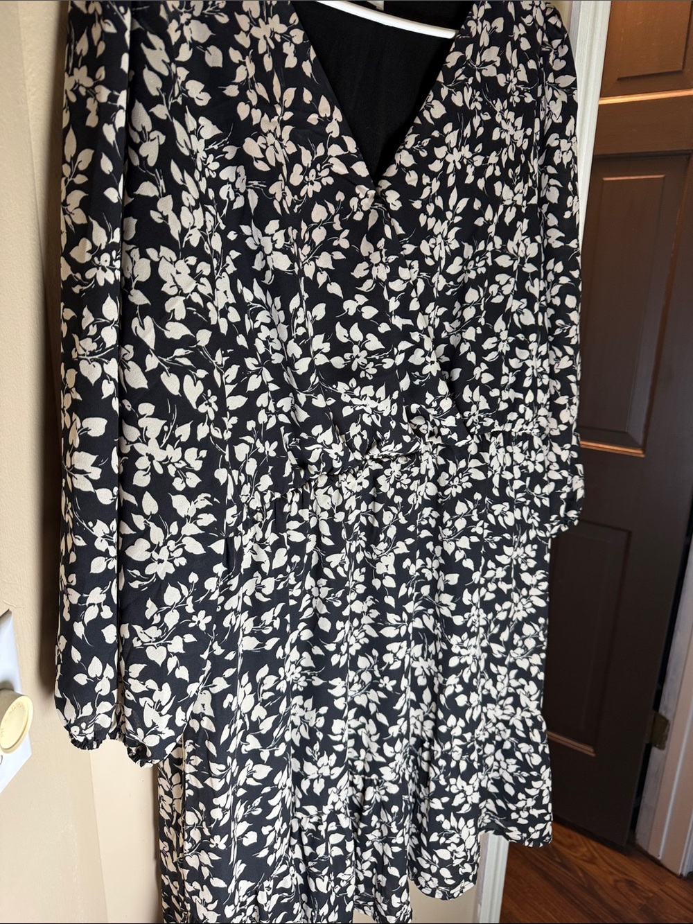 Dress - Picture 3 of 5